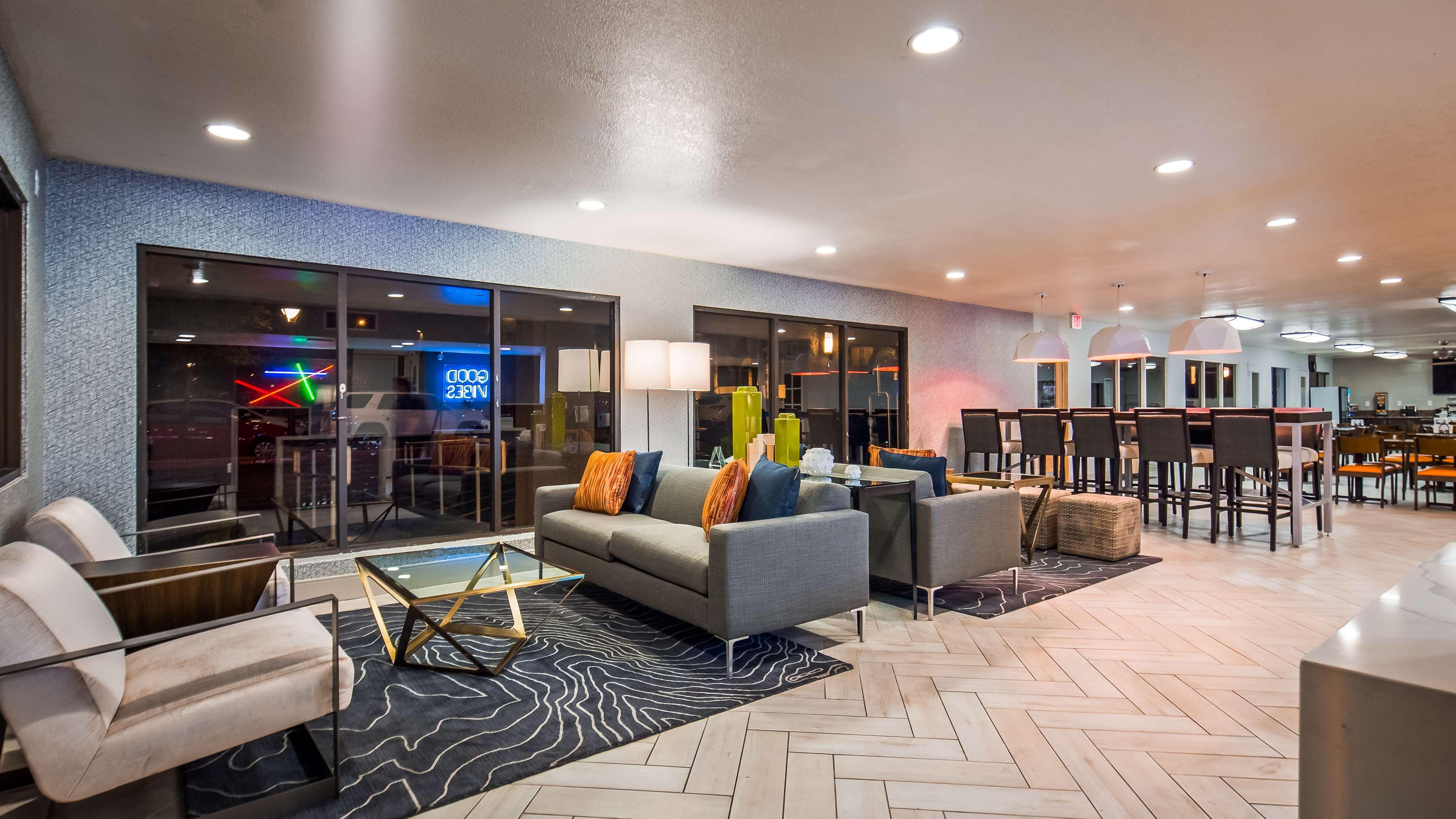 Best Western Innsuites Phoenix Hotel & Suites Exterior foto